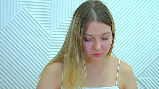 TinnaBurton Chat XXX in diretta