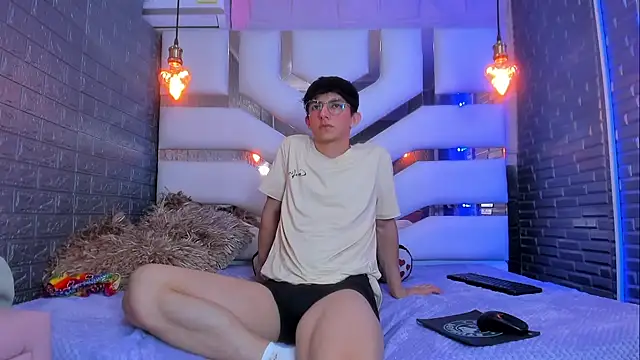 ElanGiraldo's Live XXX Chat