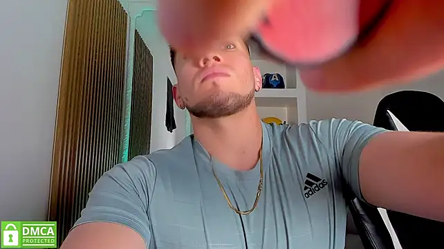 צ'אט XXX בשידור חי של SebastianMaximoff_