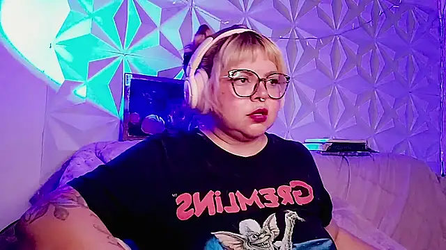 XXX chat uživo modela Satyn_doll