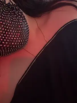 YaraQueen live XXX chat