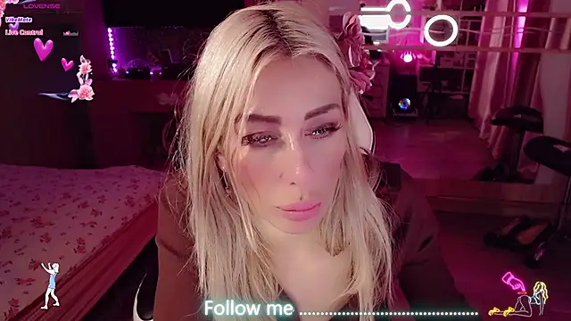 Онлайн чат XXX AnnieGOld_