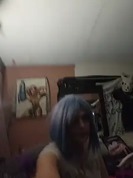 הופעת וובקאם של ellajval999