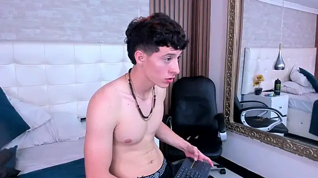 Chat XXX ao vivo de TheGhostforeeonss