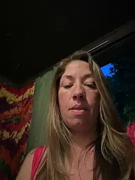 Chat +18 de MiraKisss ao vivo