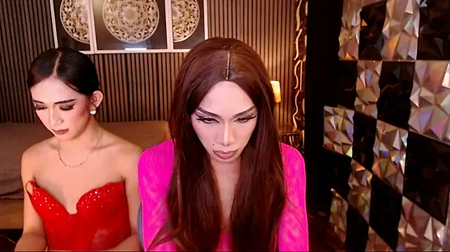 PrettyHorseCockTrans' Live XXX Chat