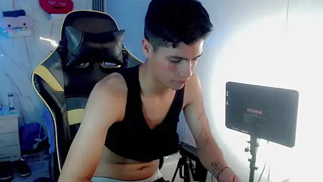 Chat +18 de Ascii_one ao vivo