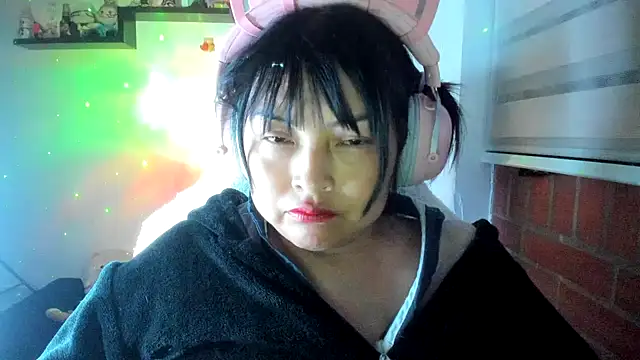 Chat XXX en directo de Shaddycute_