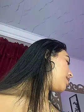 Chat +18 de Jenifer_Lux ao vivo