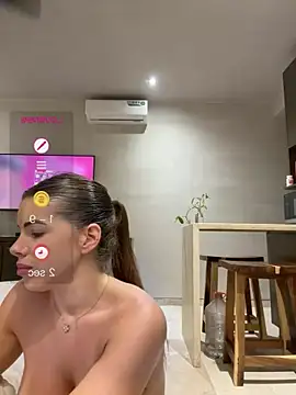 צ'אט XXX בשידור חי של MatildaHai