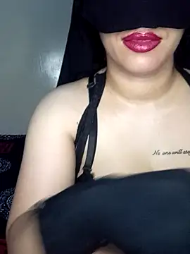 Онлайн чат XXX Zouzou_sexy