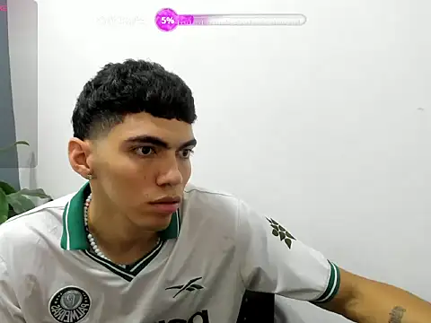 Czat XXX na żywo – Rayan_rossi