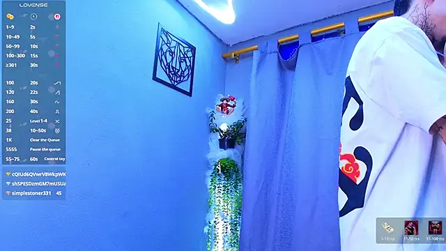 XXX chat uživo modela TheBatMansion