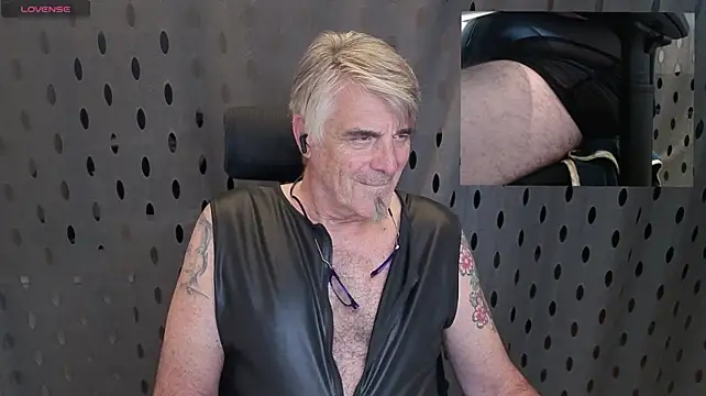 XXX chat uživo modela DirtyDaddy_CH