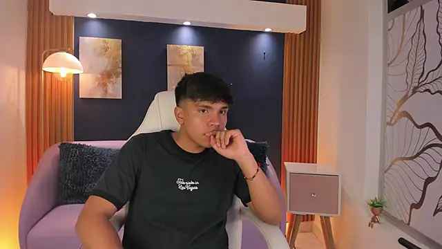 Thiago_Knox Live XXX Chat