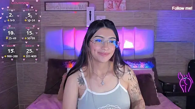 צ'אט XXX בשידור חי של mia_devine_