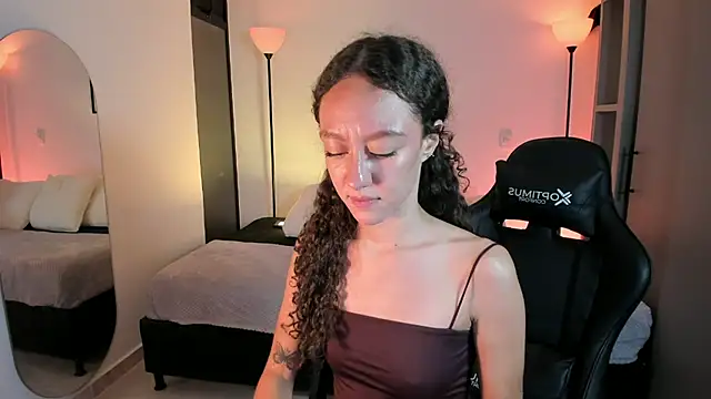 Онлайн чат XXX ChloeMoreti