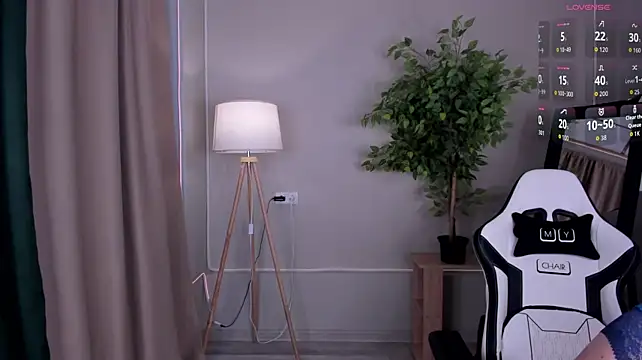 Онлайн чат XXX emy__angel