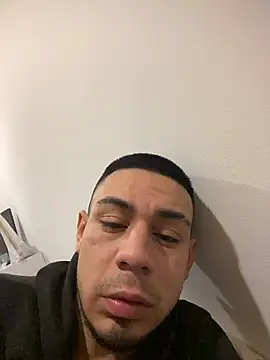 Chatroom XXX en direct de Taylor_DiamondBoy