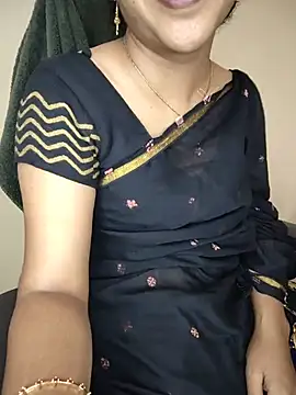הופעת וובקאם של Cute-Smiely-Queen-Telugu
