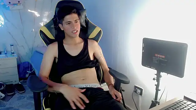 Chat +18 de Ascii_one ao vivo