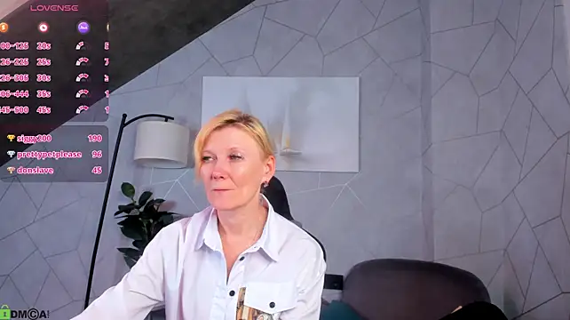 Julie_Lucas' Live XXX Chat