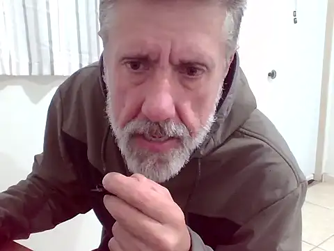 צ'אט XXX בשידור חי של machoalpha459