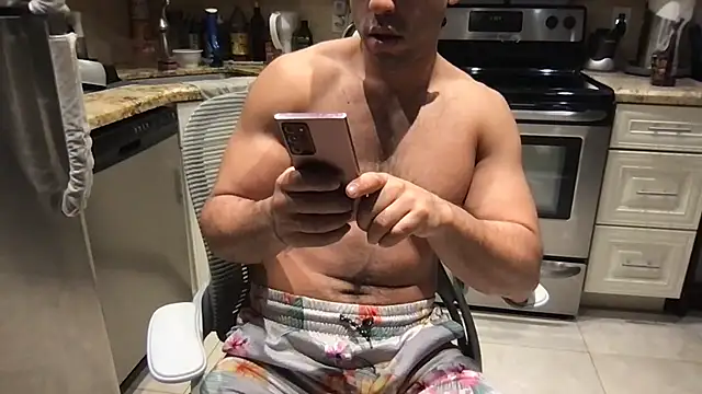 BigGuyMuscleのライブXXXチャット