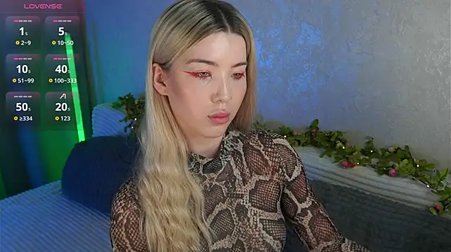 LindaThackerr – Naživo XXX chat