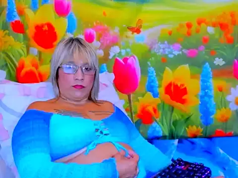 indianroxy's Live XXX Chat