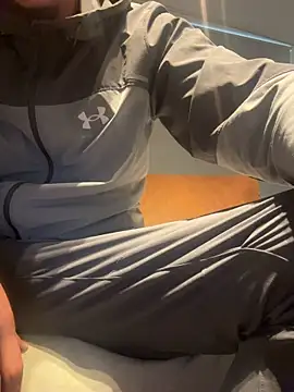 mikeee0102 Show Webcam