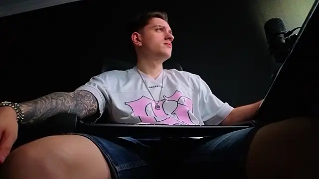 Živý XXX chat FelixStarkk