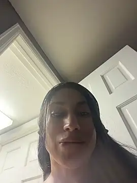 theetrinitin Live XXX chat