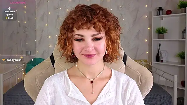 Kira__Fluffy Chat XXX in diretta