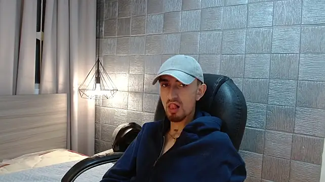 MykeCastle Live XXX-chat