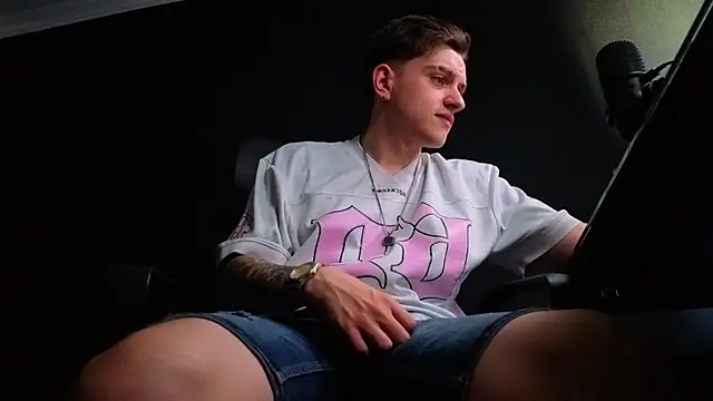 FelixStarkk Adlı Modelin Canlı XXX Sohbeti