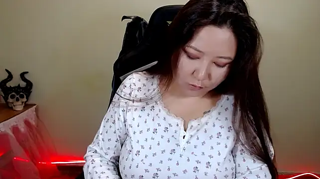 LisaAsianFlower Adlı Modelin Canlı XXX Sohbeti