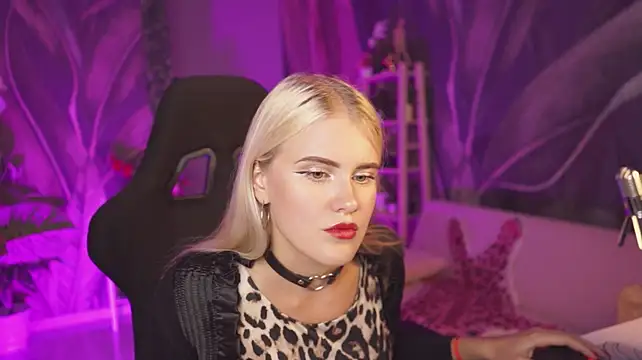 KattyWilde Live XXX-chat