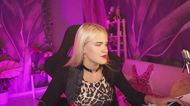 Онлайн чат XXX KattyWilde