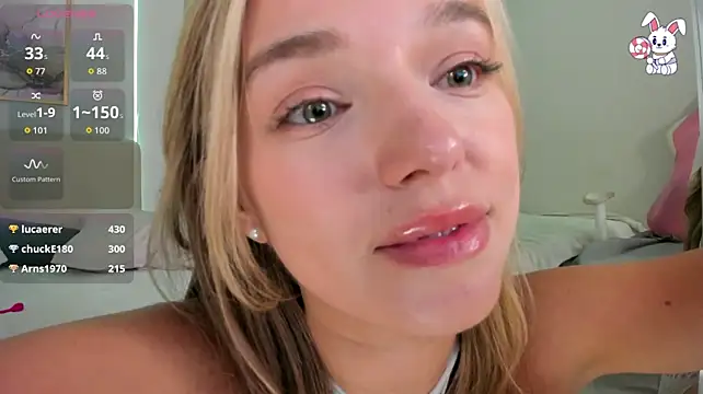VirginChloe live XXX chat