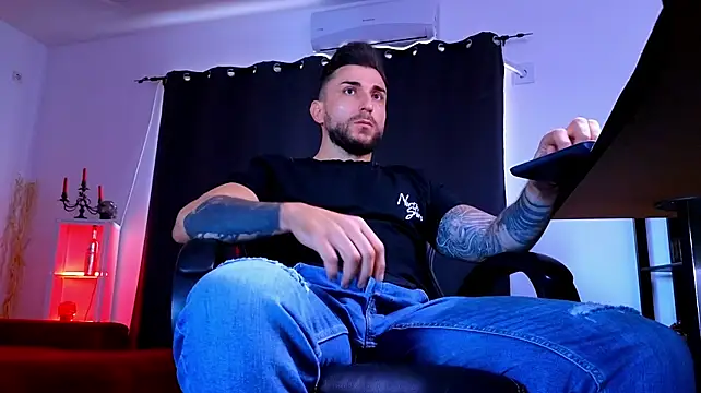 MightyAaron66 Live XXX Chat