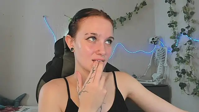 Elastikisss élő XXX-chatje