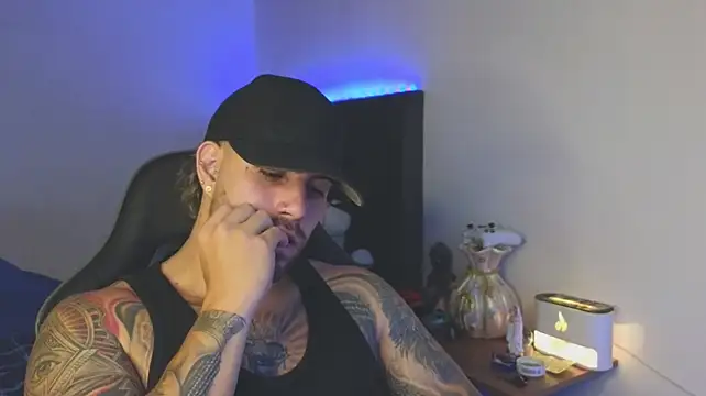 XXX chat uživo modela Ades_Lowe