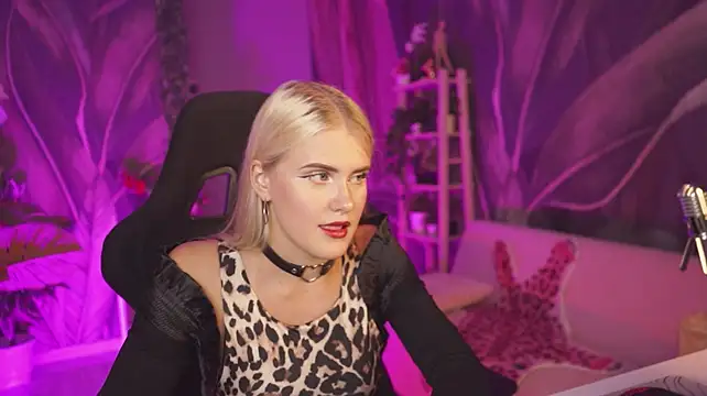 Онлайн чат XXX KattyWilde