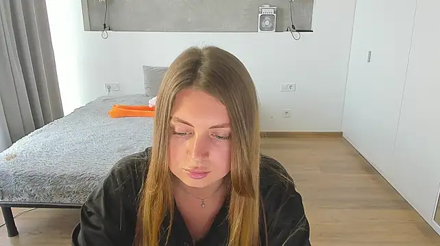 Kitkatvel Adlı Modelin Canlı XXX Sohbeti