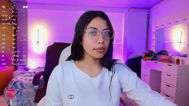 kloe28 – Naživo XXX chat