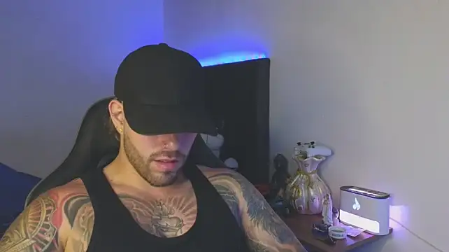 Ades_Lowe's Live XXX Chat