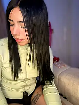 Chat XXX en directo de Laura-Khalifa