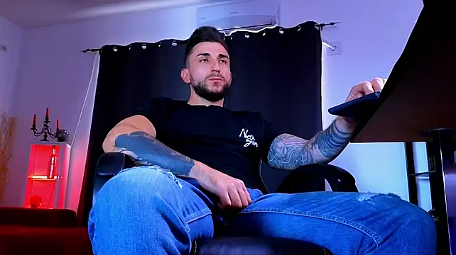 MightyAaron66 – Naživo XXX chat
