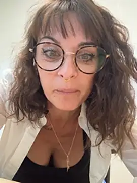 Monicaro-09's Live XXX Chat
